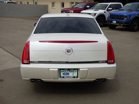 Used 2011 Cadillac DTS Luxury FWD image 4