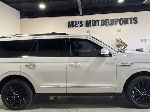 Used 2020 Lincoln Navigator Reserve w/ Equipment Group 208A Reserve image 4