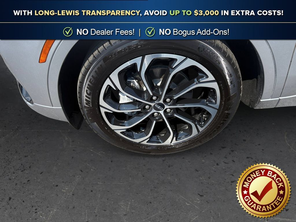 Used 2025 Lincoln Nautilus Reserve AWD/4WD image 13
