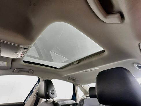 Used 2025 Volkswagen Jetta SE FWD image 25