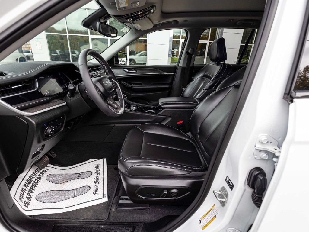 Used 2023 Jeep Grand Cherokee 4WD 4xe image 26