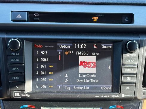 Used 2016 Toyota RAV4 Limited image 26