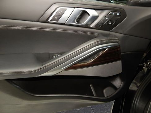 Used 2025 BMW X6 xDrive40i w/ Climate Comfort Package image 11