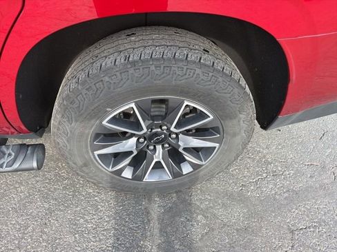 Used 2023 Chevrolet Tahoe Z71 w/ Luxury Package AWD/4WD image 26