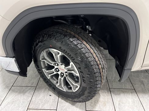 New 2026 GMC Sierra 1500 SLE image 35