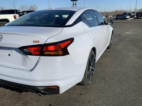 Used 2024 Nissan Altima 2.5 SR image 14