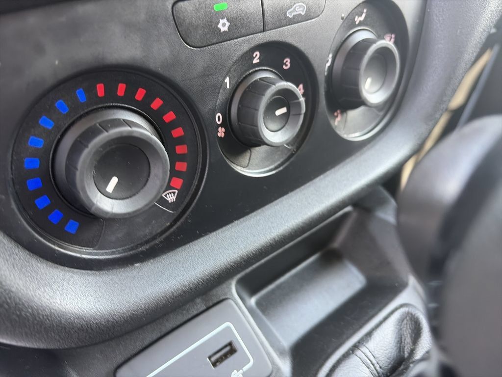 Used 2020 RAM ProMaster City Tradesman SLT FWD image 19