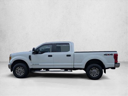 Used 2017 Ford F250 XL w/ STX Appearance Package AWD/4WD image 8