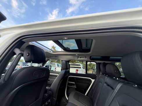 Used 2020 Land Rover Defender 110 SE AWD/4WD image 31