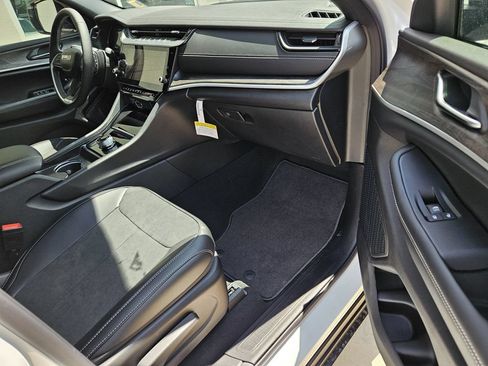 New 2026 Jeep Grand Cherokee Altitude RWD image 7