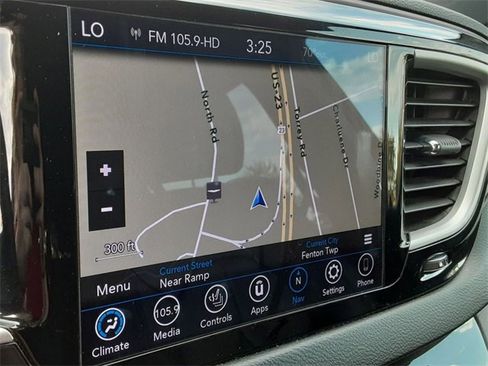 Certified 2020 Chrysler Pacifica Touring-L image 22