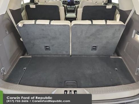 Used 2024 Ford Explorer Platinum w/ Technology Package image 27