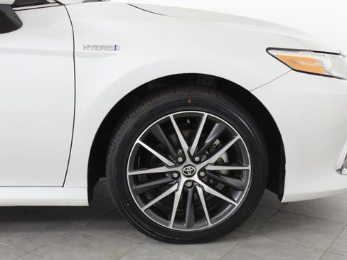 Used 2021 Toyota Camry XLE w/ Navigation Upgrade Package image 20