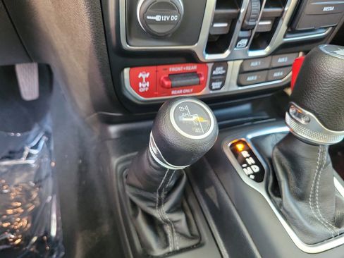 Used 2024 Jeep Wrangler Unlimited Rubicon image 17