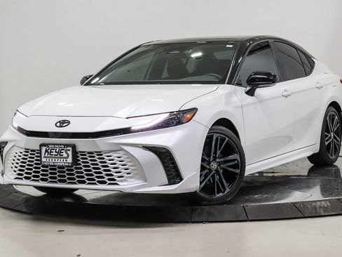 Used 2025 Toyota Camry XSE FWD image 1
