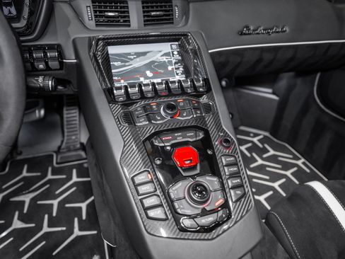 Used 2021 Lamborghini Aventador SVJ AWD/4WD image 35