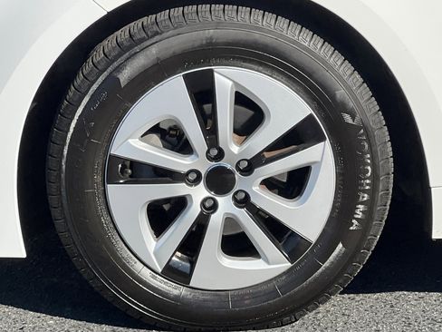 Certified 2022 Toyota Corolla LE image 13