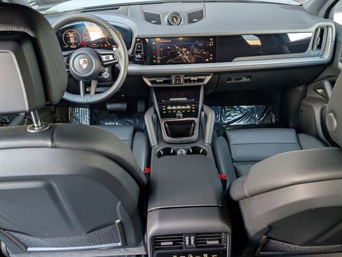 Certified 2026 Porsche Cayenne AWD/4WD image 23