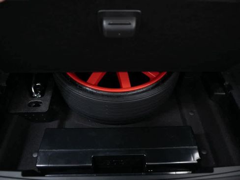 Certified 2025 Porsche Macan image 17