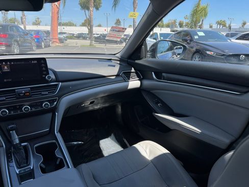 Used 2018 Honda Accord Touring image 20