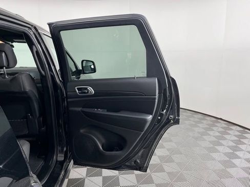 Used 2020 Jeep Grand Cherokee Laredo AWD/4WD image 36