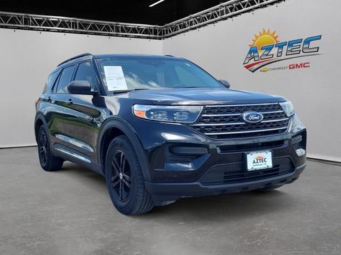 Used 2024 Ford Explorer XLT RWD image 3