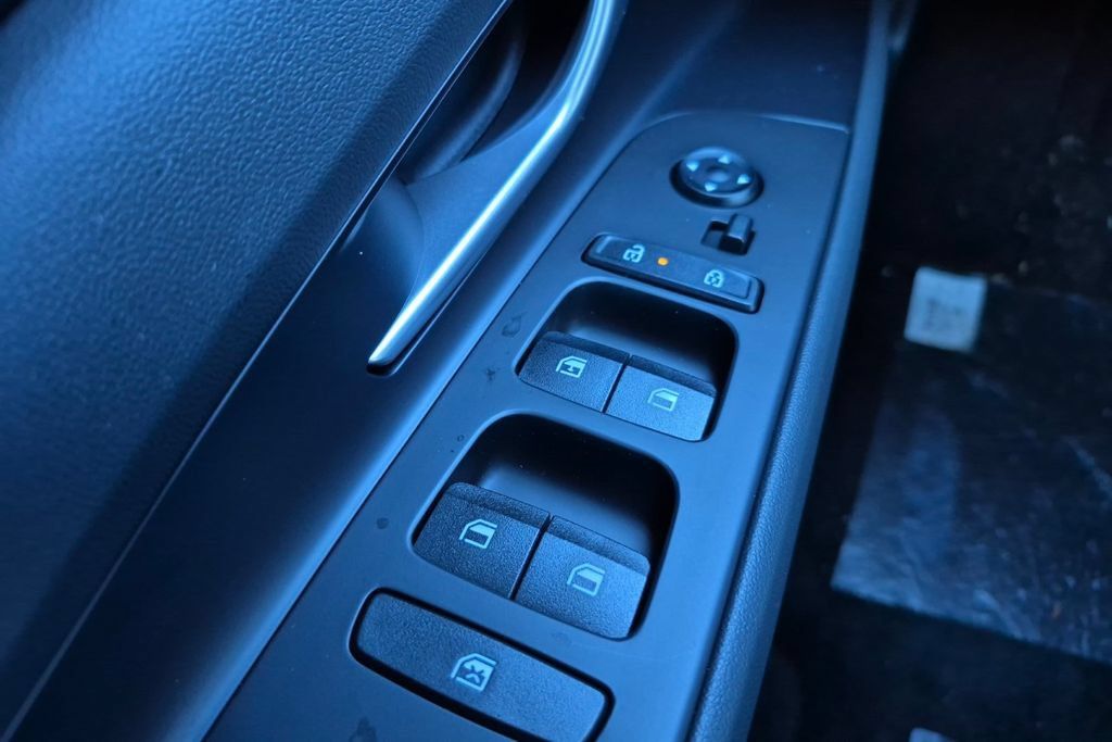 New 2026 Hyundai Elantra SE FWD image 30