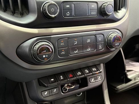 Used 2019 Chevrolet Colorado Z71 AWD/4WD image 10