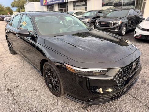 Used 2025 Honda Accord SE image 4