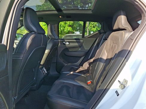 Used 2021 Volvo XC40 T5 R-Design w/ Advanced Package AWD/4WD image 10