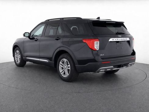 Used 2023 Ford Explorer XLT w/ Equipment Group 202A AWD/4WD image 18