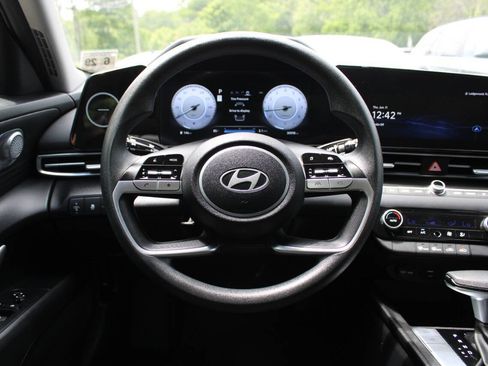 Used 2024 Hyundai Elantra SEL FWD image 38