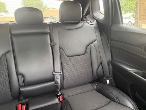 Used 2025 Jeep Compass Trailhawk AWD/4WD image 37
