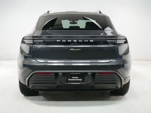 Certified 2025 Porsche Macan Electric RWD image 11