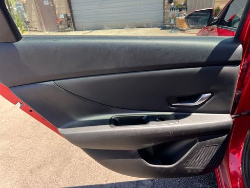 Used 2023 Hyundai Elantra Limited w/ Preferred Accessory Package FWD image 29