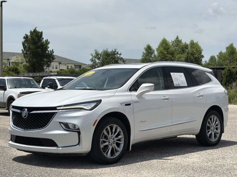 Used 2023 Buick Enclave Avenir FWD image 3