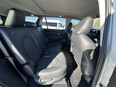Used 2024 Toyota Grand Highlander XLE image 24