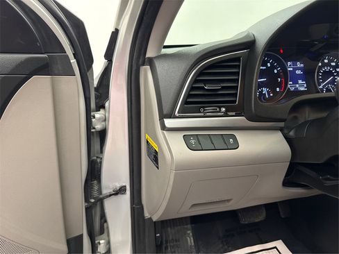 Used 2018 Hyundai Elantra SE image 39