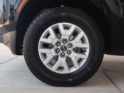 Used 2023 Nissan Frontier SV AWD/4WD image 5