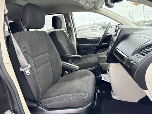 Used 2020 Dodge Grand Caravan SE w/ UConnect Hands-Free Group image 23