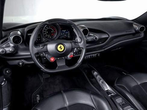 Certified 2021 Ferrari F8 Tributo image 5