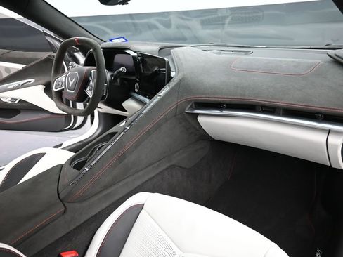 Used 2023 Chevrolet Corvette Stingray Premium Conv w/ Z51 Performance Package image 10