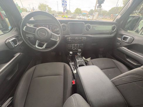 Used 2022 Jeep Wrangler Unlimited Sahara AWD/4WD image 11