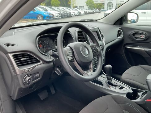 Used 2019 Jeep Cherokee Latitude w/ Popular Appearance Group FWD image 15