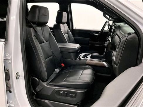 Used 2023 Chevrolet Silverado 2500 High Country w/ Safety Package II image 8