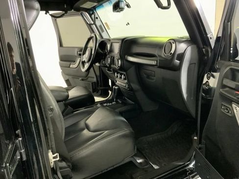 Used 2016 Jeep Wrangler Unlimited Rubicon AWD/4WD image 26