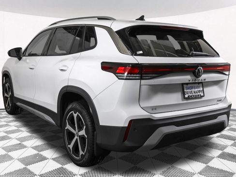 Used 2026 Volkswagen Tiguan SE w/ Panoramic Sunroof Package AWD/4WD image 16