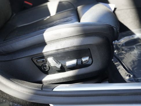 Used 2019 BMW 750i xDrive image 37