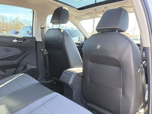 Used 2025 Volkswagen Jetta SE image 17