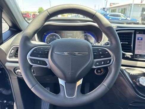 Used 2025 Chrysler Pacifica Select FWD image 21
